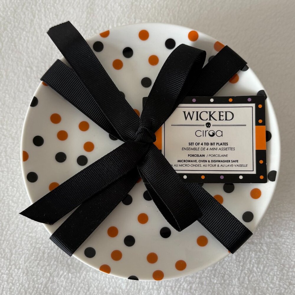 NWT - Wicked - Set of 4 - Porcelain Polka Dot Dessert Plates